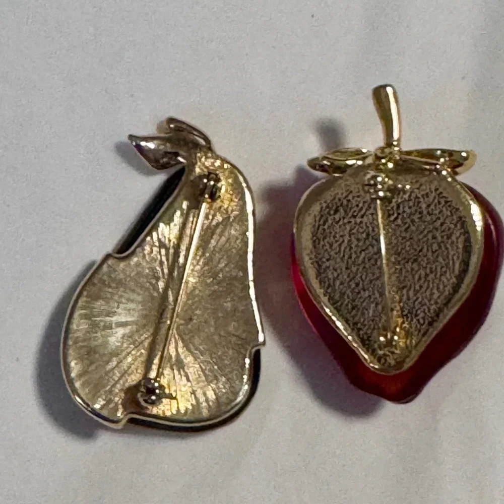 Vintage‎ Fruit Brooch Lot Pear Mother of Pearl Strawberry Lucite Gold Tone Pins